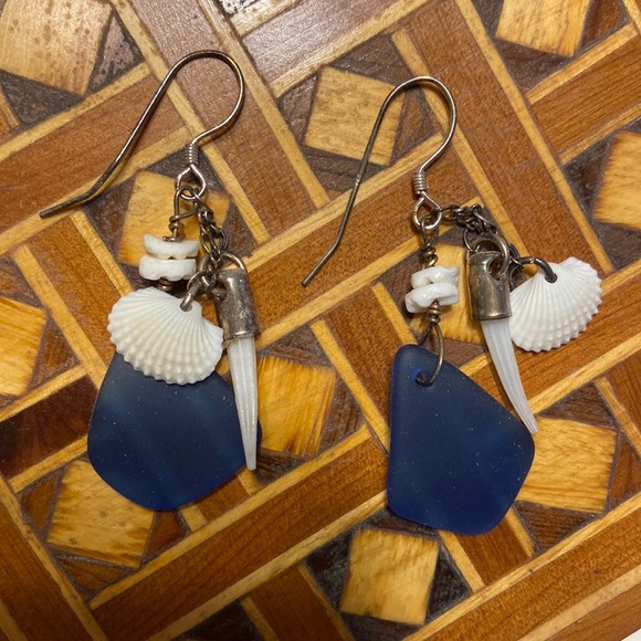 Beautiful Maui Sea Glass and Shell Earrings - Picture 1 of 2